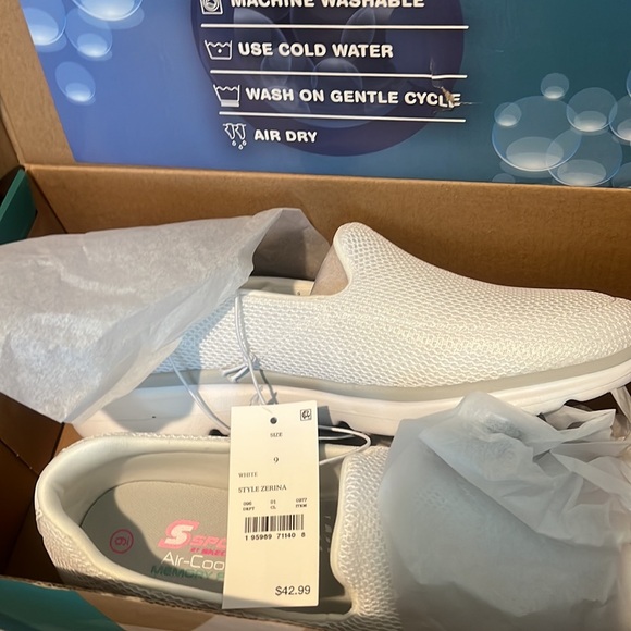 NWT SKETCHERS WHITE SIZE 9 - Picture 4 of 5